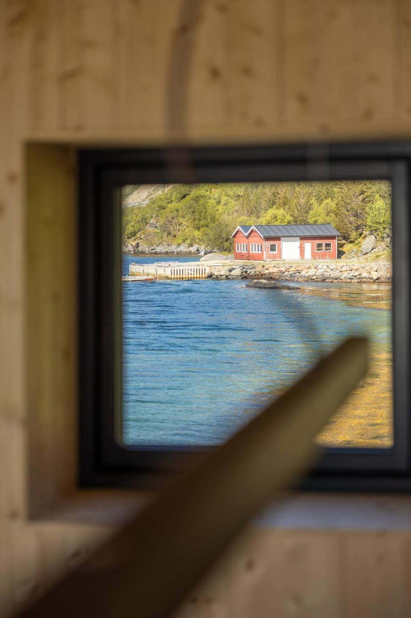 Minkfarmen, Spacious Seaside Cabin With Scenic View Ramberg Ngoại thất bức ảnh